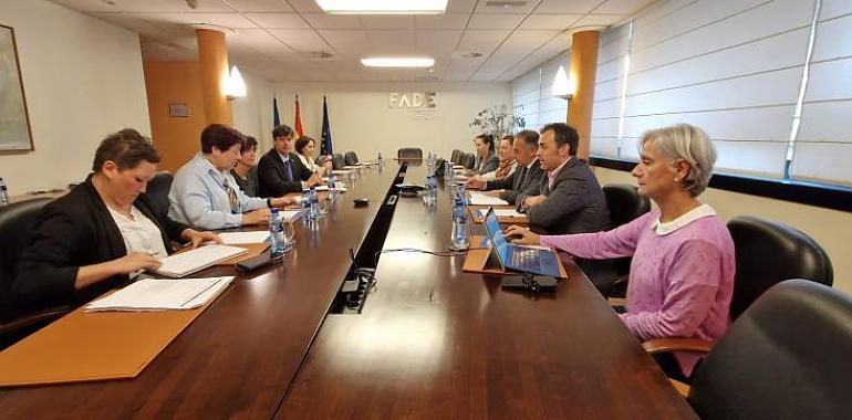 El Gobierno asturiano abre diálogo con el comercio para redefinir su hoja de ruta y anuncia el primer borrador de las nuevas directrices sectoriales