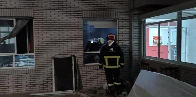 Incendio en una residencia de ancianos en Siero: un septuagenario herido grave por quemaduras y tres afectados más por inhalación de humo