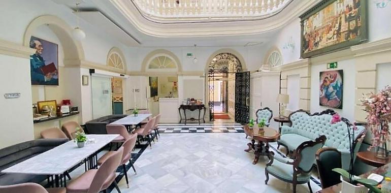 Agosto en Cádiz: cinco noches en un hotel con historia en el corazón de la ciudad más antigua de Occidente