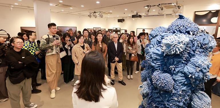 El arte contemporáneo asturiano conquista China con una nueva exposición en el prestigioso Qu Art Museum de Suzhou