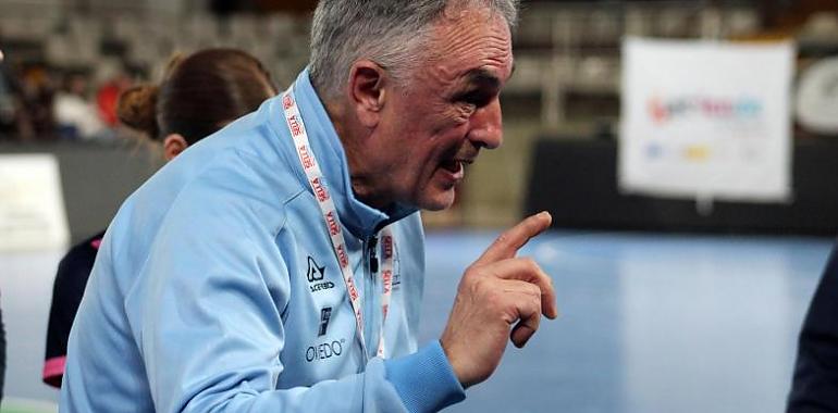 Manolo Díaz renueva con el Lobas Oviedo y hace historia: será el entrenador con más temporadas consecutivas al frente del club en su 40.º aniversario