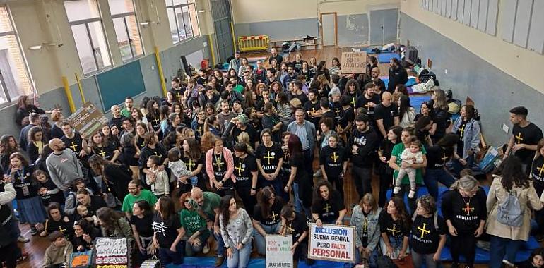 Un centenar de directores dimiten en bloque en Asturias y dejan la educación pública al borde del colapso