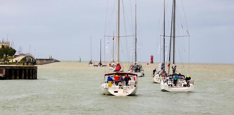 Arranca en La Rochelle la 10.ª edición de El Camino a Vela: 150 peregrinos navegan rumbo a Santiago en una travesía que une océano, fe y comunidad