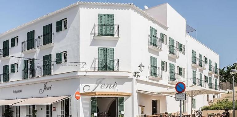 Este verano, Menorca te está esperando: aguas turquesas, calas secretas… y un plan que no podrás rechazar