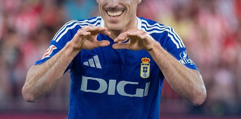 El Real Oviedo gana en Almería con Nacho Vidal como héroe