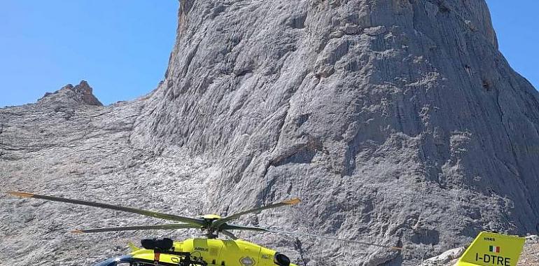 Rescate de alto riesgo en el Picu Urriellu: evacuado un escalador vallisoletano tras sufrir una caída en plena pared