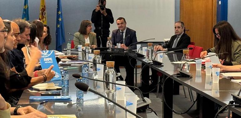 El Gobierno de Asturias se compromete a aplicar de inmediato las mejoras en educación pactadas con los sindicatos: “No vamos a perder ni un minuto”