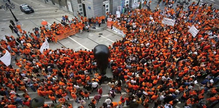 “Barbón nos desprecia”: la enseñanza concertada estalla en Asturias y toma las calles para exigir igualdad