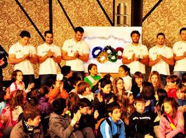 Escolares del colegio Los Campos y 6 Mundiales del piragüismo celebran las Navidades Olímpicas