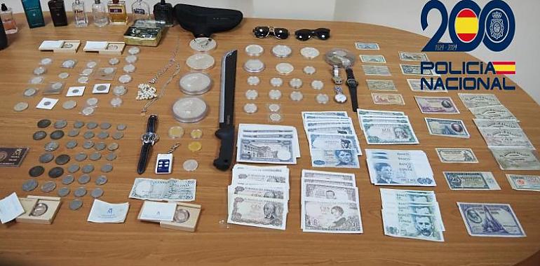 La Policía Nacional recupera una valiosa colección de monedas y billetes robada en Langreo gracias a la colaboración ciudadana