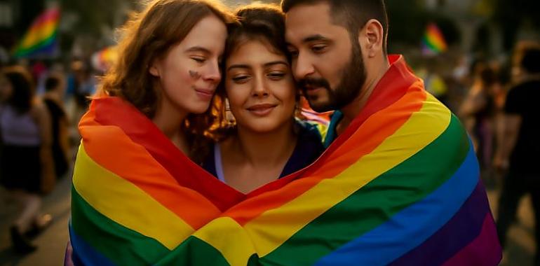 Avilés celebra un Orgullo LGTBIQ+ reivindicativo con la manifestación “Avilés arguyosa” y un concierto de Alicia Ramos