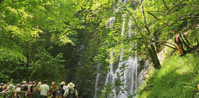 Aller se convierte en un gran escenario turístico este verano con rutas mitológicas, yoga en la naturaleza y talleres astronómicos