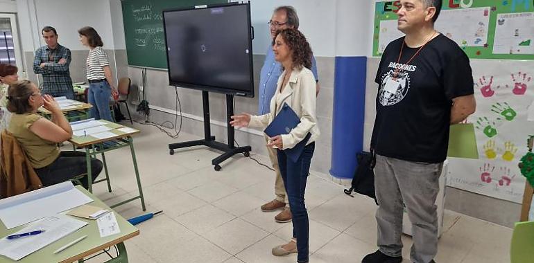 Más de 6.000 aspirantes inician las oposiciones docentes en Asturias bajo la mirada de Eva Ledo
