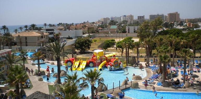  Un paraíso entre palmeras y sabor andaluz: descubre Roquetas de Mar desde el Mediterráneo Bay Hotel & Resort