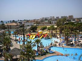  Un paraíso entre palmeras y sabor andaluz: descubre Roquetas de Mar desde el Mediterráneo Bay Hotel & Resort