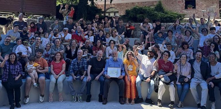"Estoy ablucáu": Milio’l del Nido recibe el Premio Filandón 2025 en Somiedo por una vida dedicada a contar lo que nadie cuenta