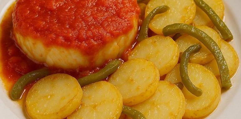 Recetas de una abuela asturiana: Bacalao con tomate y patatines panadera ("resucita hasta a un pixuetu dormido")