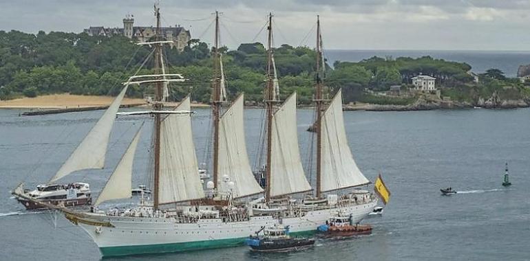 El buque-escuela “Juan Sebastián de Elcano” y la fragata “Blas de Lezo” atracan en Gijón para recibir visitas del público