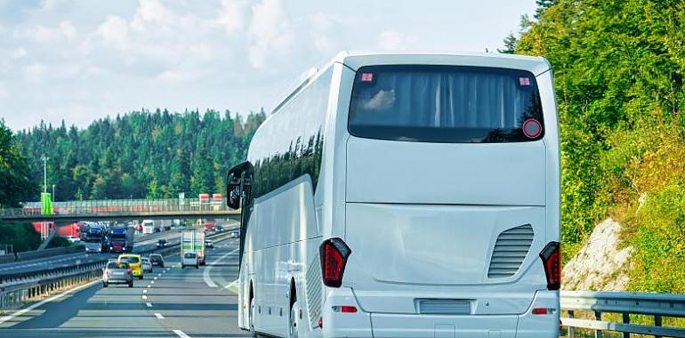 Transporte veraniego: nuevas rutas de autobús a playas y naturaleza