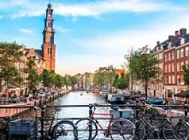 Escápate a Ámsterdam en agosto: vuelo y hotel desde Madrid por solo 370 €