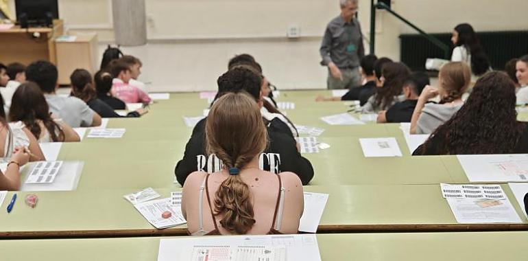 Tres de cada cuatro estudiantes aprueban la PAU en julio: Lengua triunfa, Matemáticas se atraganta