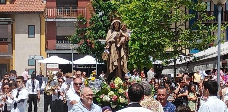 La Pola honra con fervor a la Virgen del Carmen en la antesala del Carmín