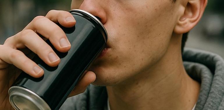 Multas de hasta 100.000 euros por vender bebidas energéticas a menores en Asturias