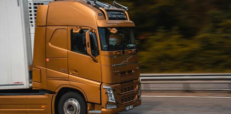 El sector del transporte en Asturias entra en números rojos de personal: faltan conductores y sobran obstáculos