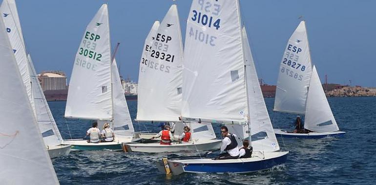 Silvela y Fernández brillan en Gijón: lideran el Trofeo de Verano de Snipe tras dominar la segunda jornada