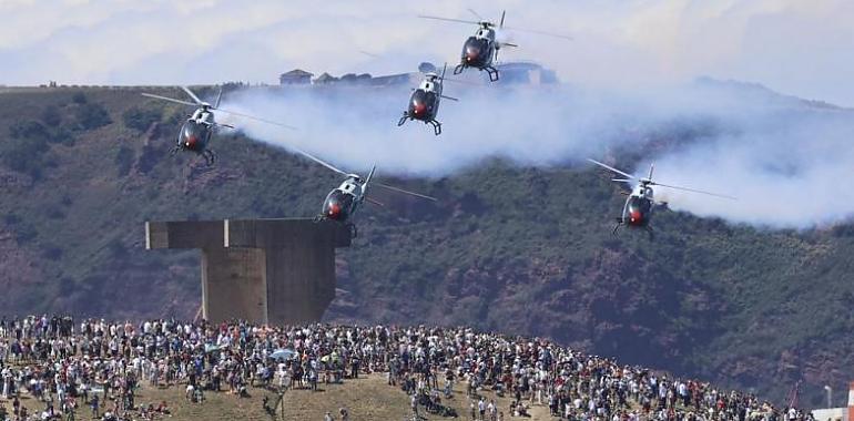 Crónica de un cielo en llamas: así fue el Festival Aéreo de Gijón que encandiló a 300.000 personas