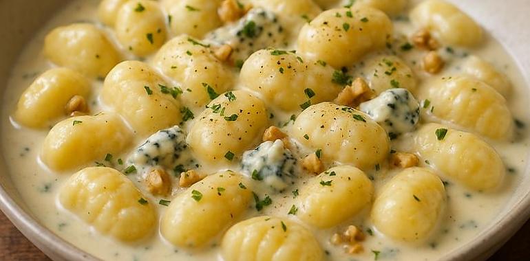  Recetas de una abuela asturiana: Ñoquis de patata con salsa de Cabrales y sidrina (pa chuchar la cuchara y pedir otra ronda)
