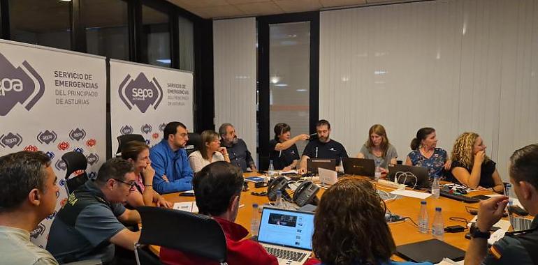 Barbón pide a los asturianos “colaboración total” en los desalojos por los incendios: “La prioridad absoluta es salvar vidas”