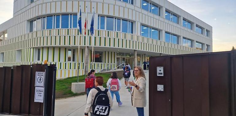 Asturias arranca el curso escolar con 98.719 estudiantes, más docentes y una inversión récord por alumno