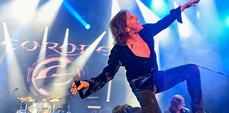 Europe hace vibrar Oviedo: 6.000 gargantas corean “The Final Countdown” en una noche histórica en La Ería