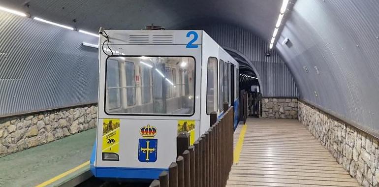 El funicular de Bulnes sigue fuera de servicio tras la avería mecánica de ayer domingo