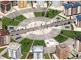 Oviedo inaugura el nuevo mercadillo de La Corredoria con 74 puestos y una gran fiesta de música, sidra y bollinos