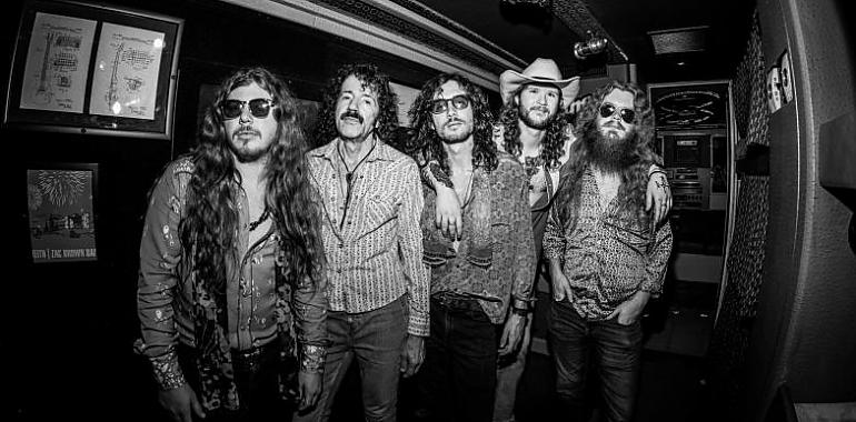 Avilés cuelga el cartel de “no hay entradas” para el concierto de Hippies and Cowboys en la Factoría Sound