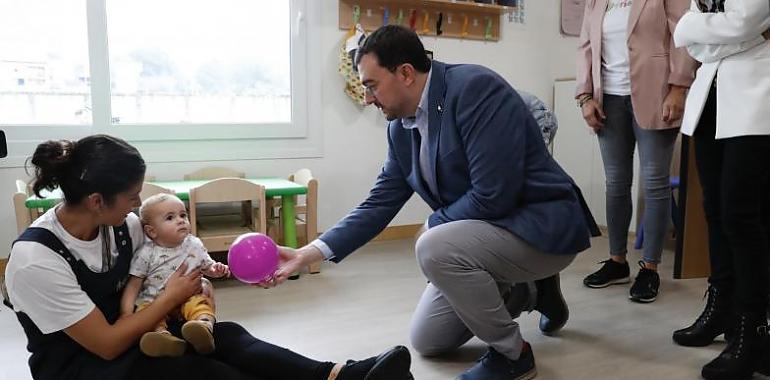 Barbón inaugura una nueva escuelina en Sariego y anuncia que Asturias aspira a ser la primera comunidad donde estudiar sea gratis desde los 0 hasta la universidad