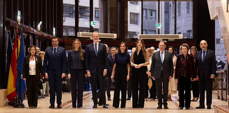 La Familia Real inaugura con música una edición histórica de los Premios Princesa de Asturias