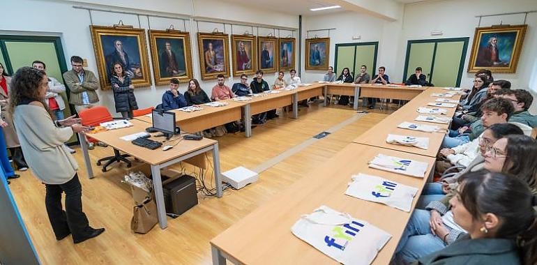 La Universidad de Oviedo lleva la educación financiera a las aulas asturianas con el apoyo de Caja Rural
