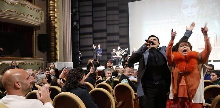 Massiel y Rodrigo Cuevas ponen patas arriba el Jovellanos en una inauguración del FICX para recordar