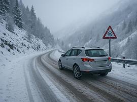 La nieve irrumpe en Asturias y obliga al uso de cadenas en seis puertos de montaña: así afecta el temporal a las carreteras del Principado