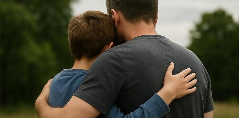 Cuatro años sin abrazar a su hijo: la absolución que llega tarde para un padre asturiano acusado de malos tratos