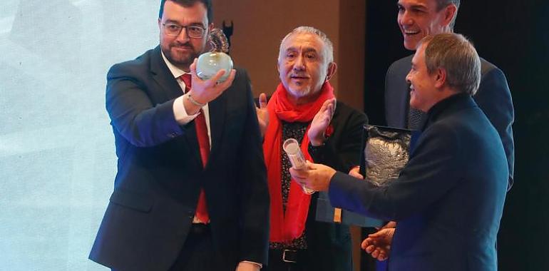Barbón reivindica que “Asturias marca hoy el camino” tras años de resistencia: reconocimiento histórico en los Premios Anastasio de Gracia