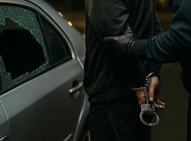 Detenido en Avilés el autor de 35 robos en coches en solo tres noches: a prisión en menos de 48 horas