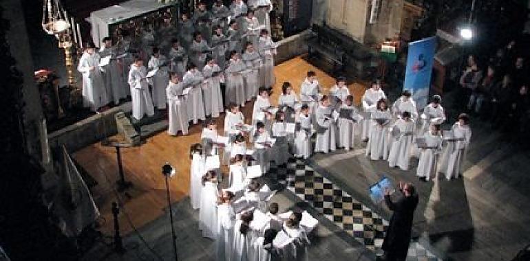 La Escolanía San Salvador pone voz a la Navidad en Oviedo con un concierto muy especial en San Isidoro el Real
