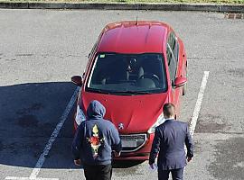 La casa del silencio en Infiesto: libre con cargos el hombre que convivió días con el cadáver de su madre mientras la investigación sigue abierta