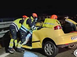 Tragedia en la A-8 en Llanes: una conductora de 76 años muere tras entrar en sentido contrario y chocar con un autobús escolar