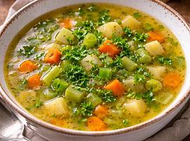 Recetas de una abuela asturiana: Caldu depurativu de la güela Balbina (pa desinflamar el cuerpu y l’almu dempués del roscón)