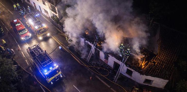 Tragedia en Arriondas: muere un hombre de 92 años tras incendiarse su vivienda en Parres